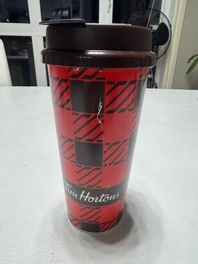 Tim Hortons 2017 Red Tartan 16oz Travel Coffee Tumbler Cup Whirley USA Plastic